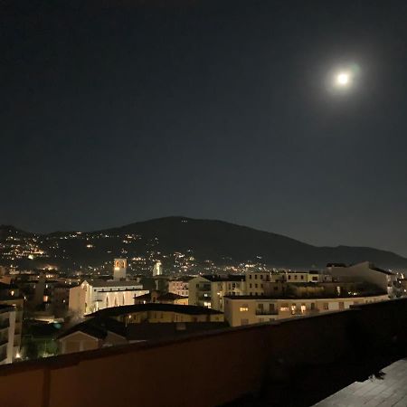 Attico Mansardato Affacciato Sul Cuore Di Brescia Exterior foto